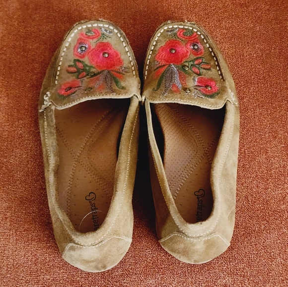 BareTraps Otella  Chestnut Floral Embroidered Suede Moccasin Size 9W - Picture 5 of 8